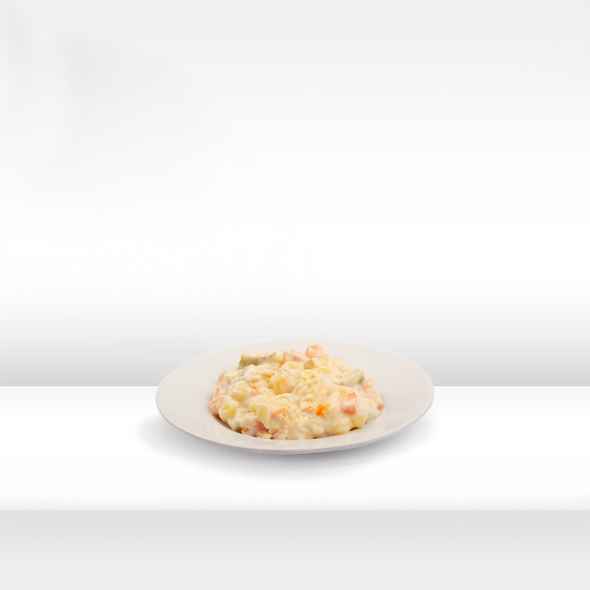 A single popcorn ball sits on a white surface Rus Salatası - Görsel 1